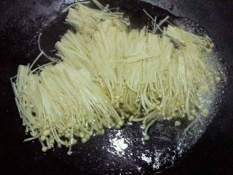 蚝油金针菇步骤3