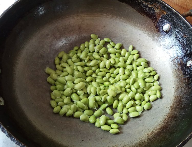 丝瓜烧毛豆油豆腐步骤4