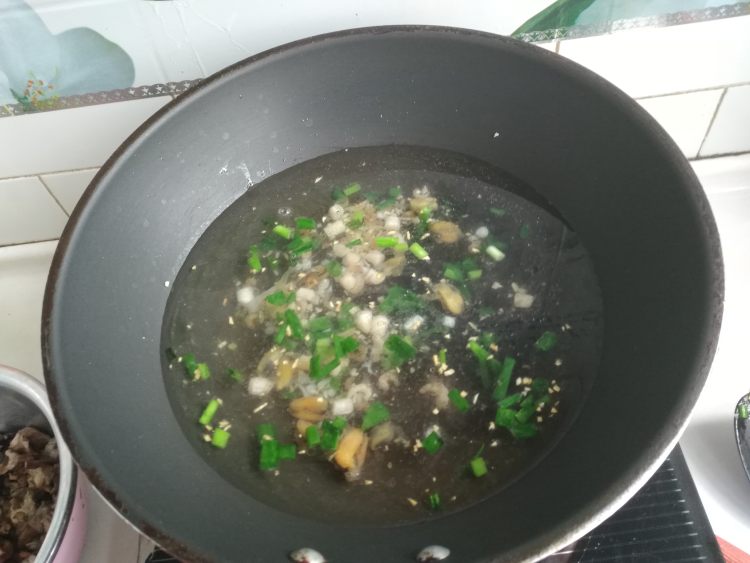 小白菜榛蘑粉丝汤步骤6