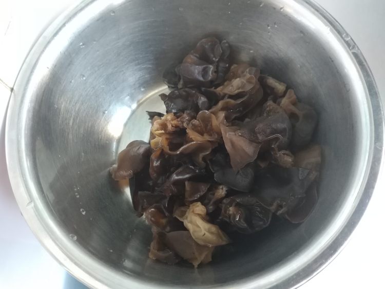 木耳番茄炒鸡蛋步骤2