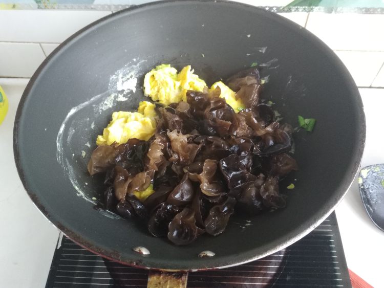木耳番茄炒鸡蛋步骤6