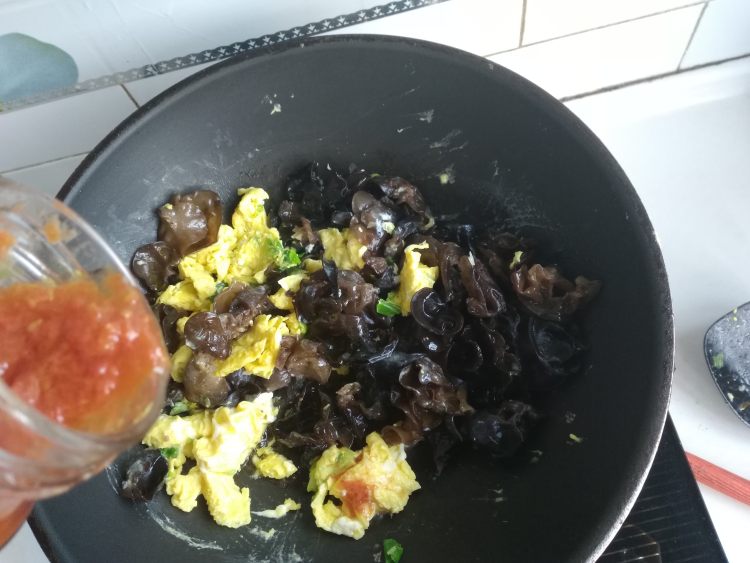 木耳番茄炒鸡蛋步骤7