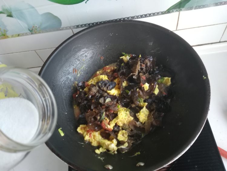 木耳番茄炒鸡蛋步骤9