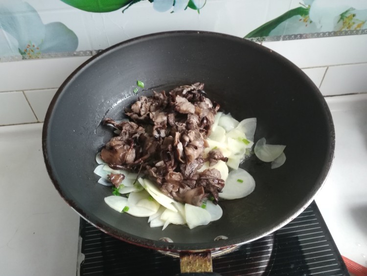 土豆榛蘑炒辣椒步骤9