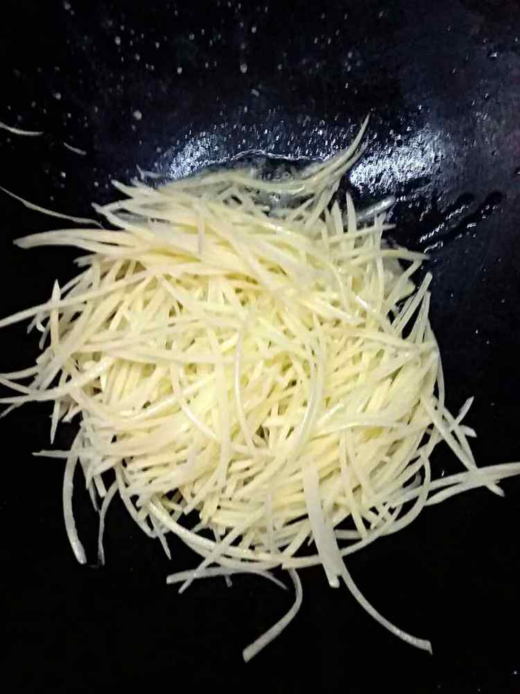 土豆炒火腿步骤3