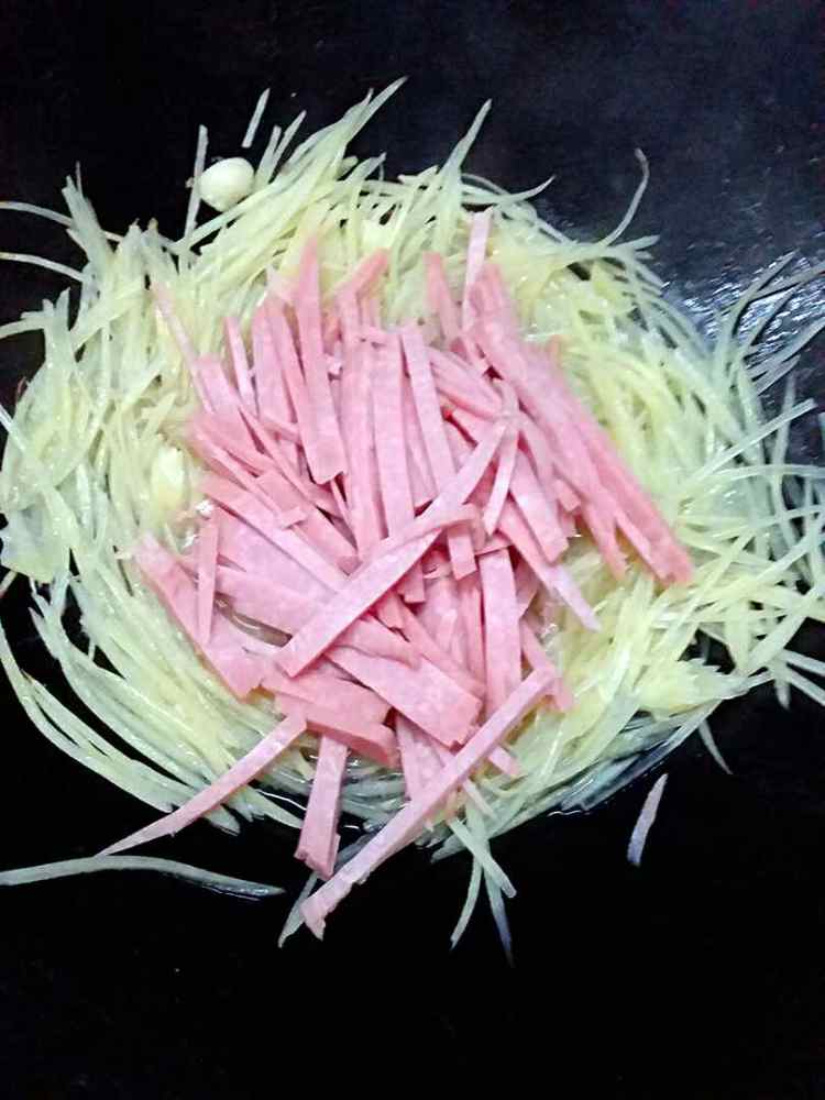土豆炒火腿步骤5
