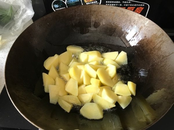 土豆炖茄子步骤3