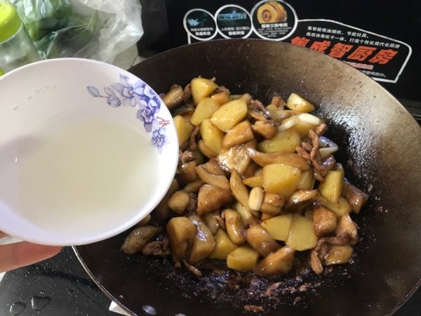 土豆炖茄子步骤7