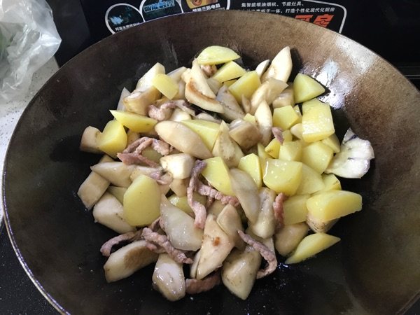 土豆炖茄子步骤6