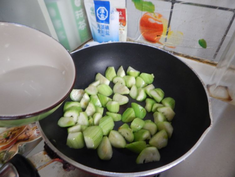 丝瓜炒扇贝肉步骤6