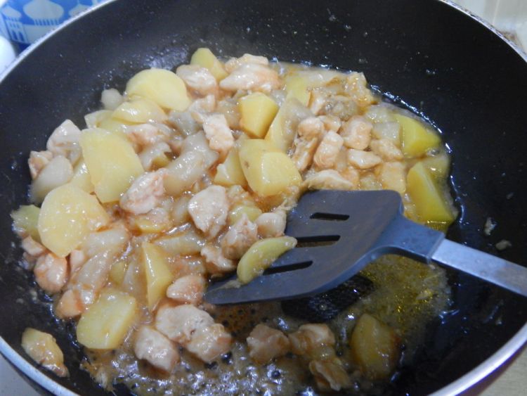 土豆茄子烧鸡丁步骤11