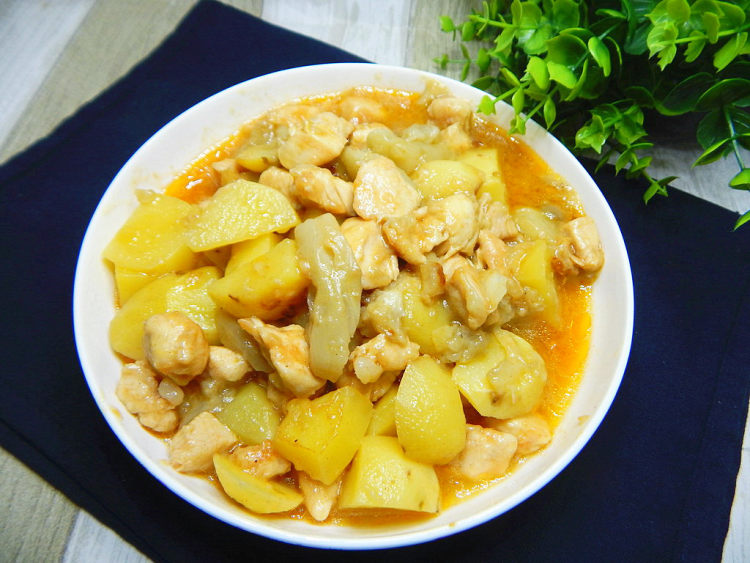 土豆茄子烧鸡丁步骤12