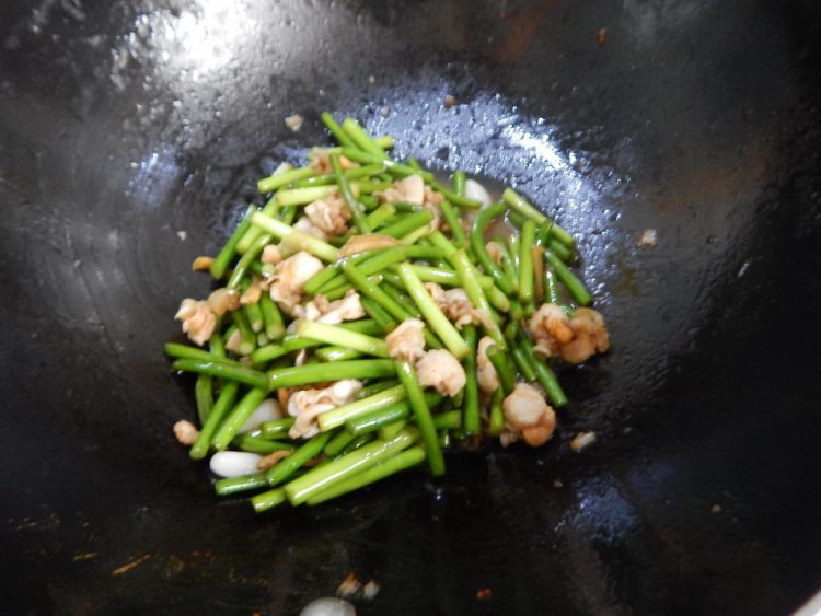蒜苔炒扇贝步骤11