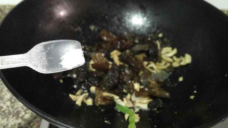木耳小炒肉步骤6