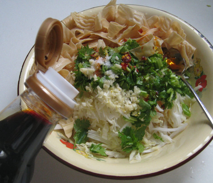 白菜丝拌豆皮步骤9