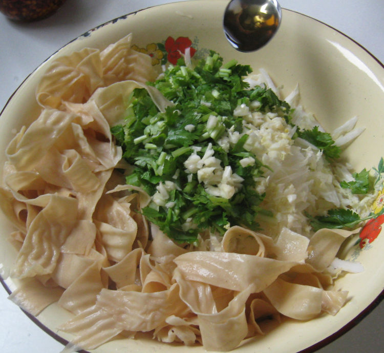 白菜丝拌豆皮步骤6