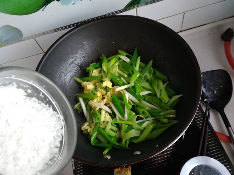 小葱炒鸡蛋步骤7