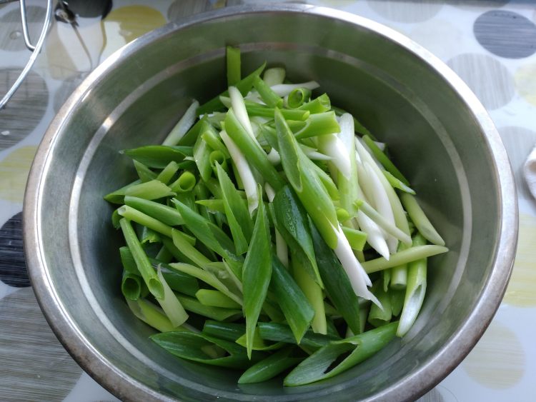 小葱炒鸡蛋步骤2
