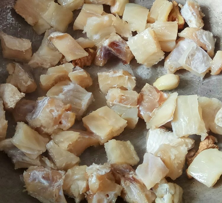 咸黄鱼炒毛豆步骤2