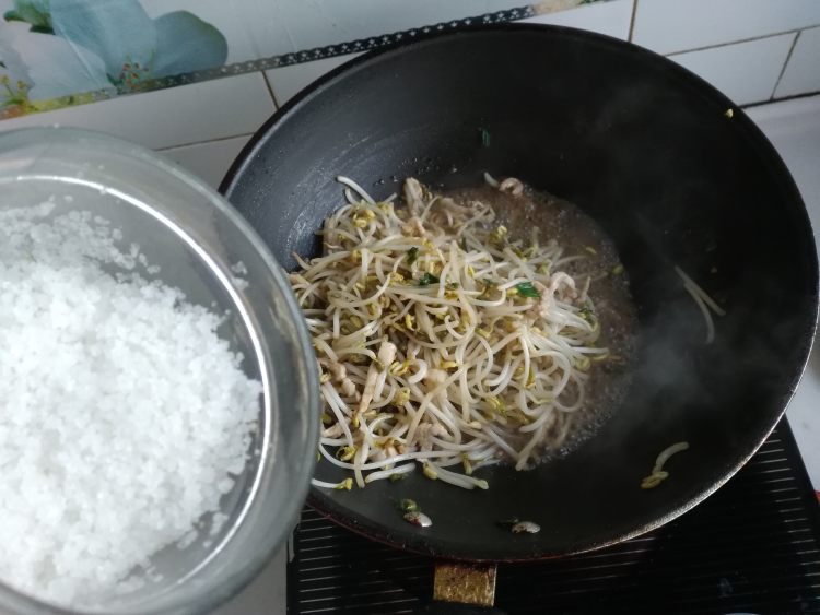 肉丝炒黄豆芽步骤9