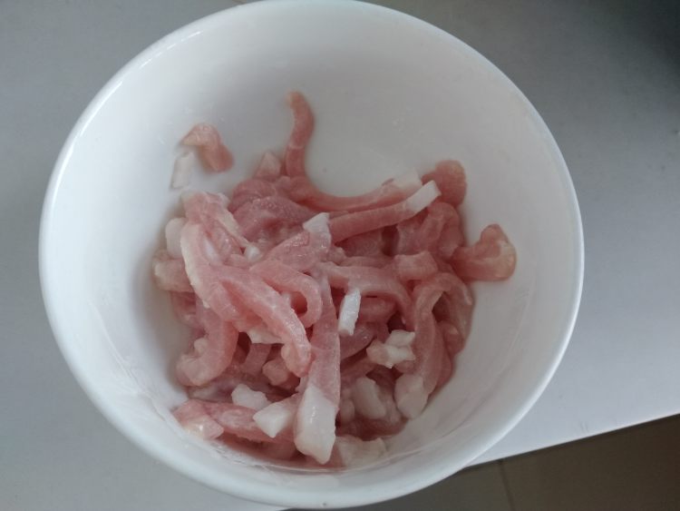 肉丝炒黄豆芽步骤3