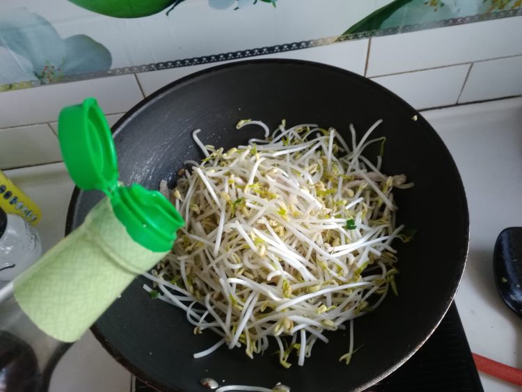 肉丝炒黄豆芽步骤8