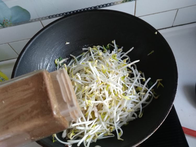 肉丝炒黄豆芽步骤7