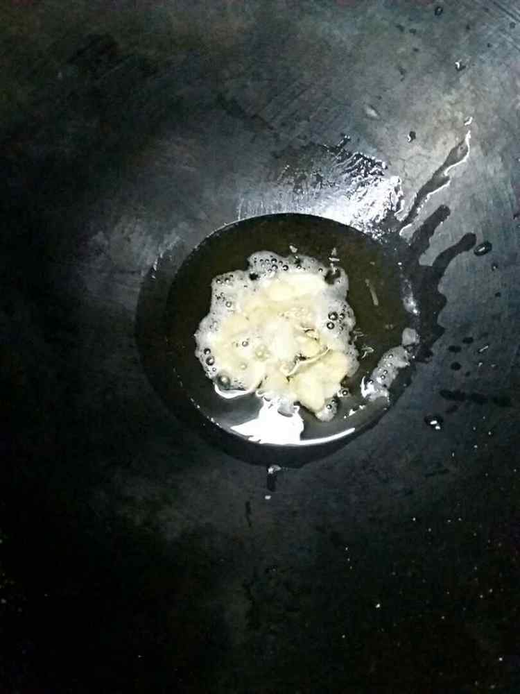 冬瓜炒猪皮步骤2