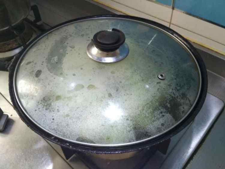 花菜蘑菇炒肘花步骤5