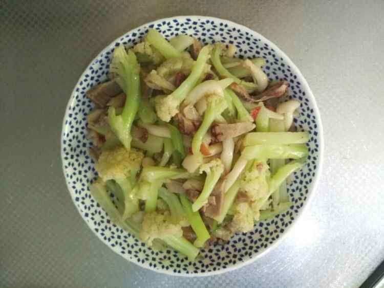 花菜蘑菇炒肘花步骤6