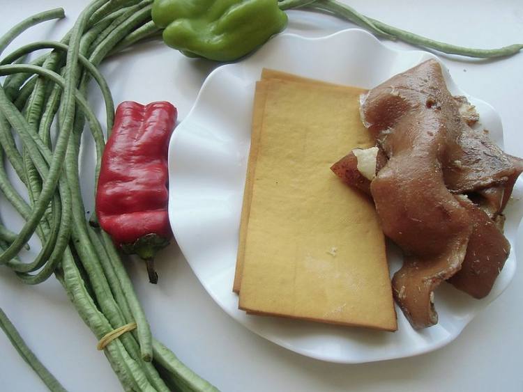 豇豆香干炒肉皮步骤1