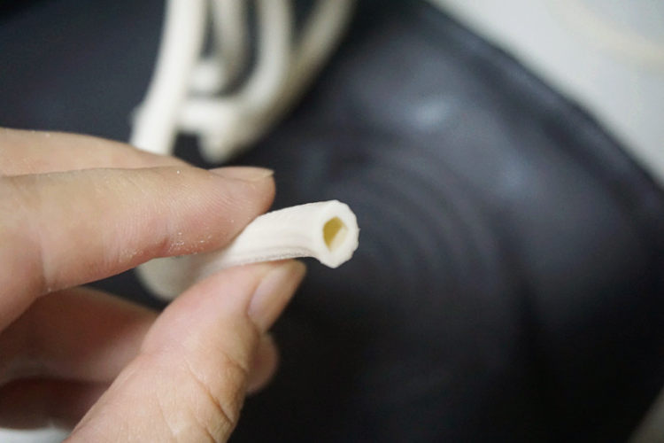 茄汁青口贝炒通心粉步骤3
