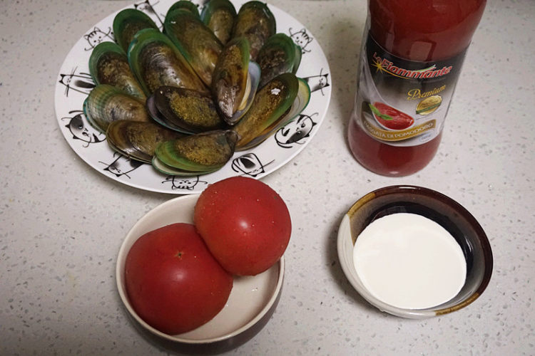 茄汁青口贝炒通心粉步骤6
