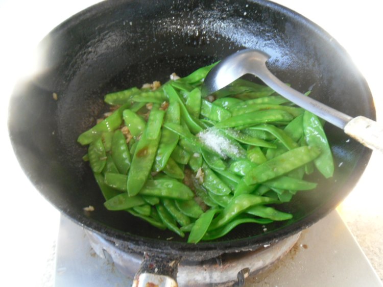 蒜蓉荷兰豆步骤6