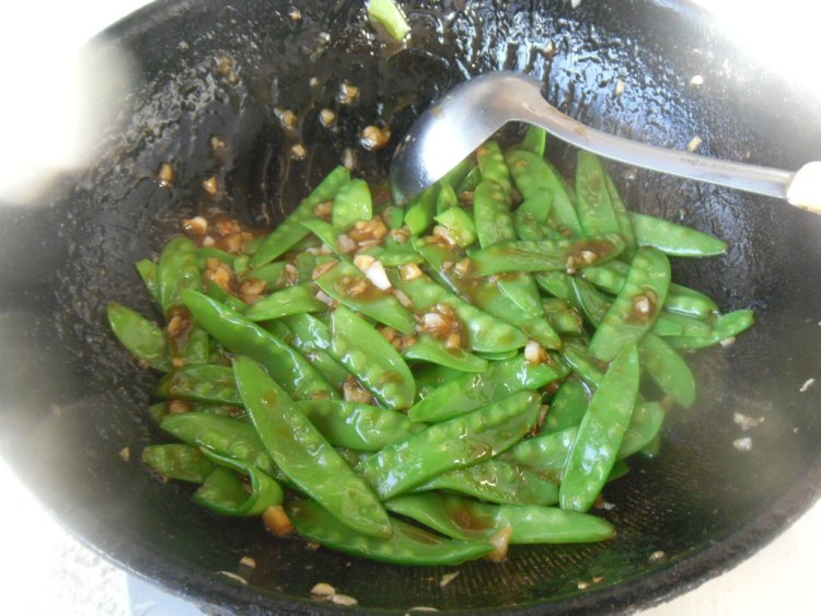 蒜蓉荷兰豆步骤8