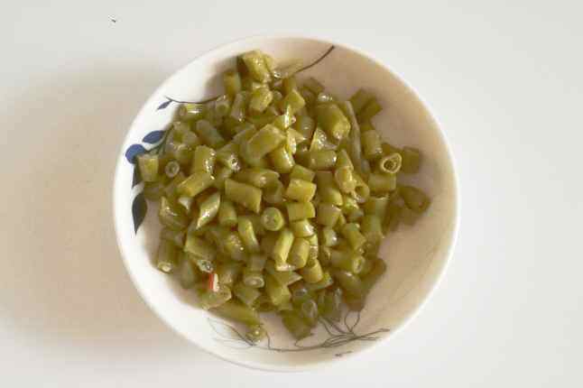 酸豆角香酥鲫鱼步骤3