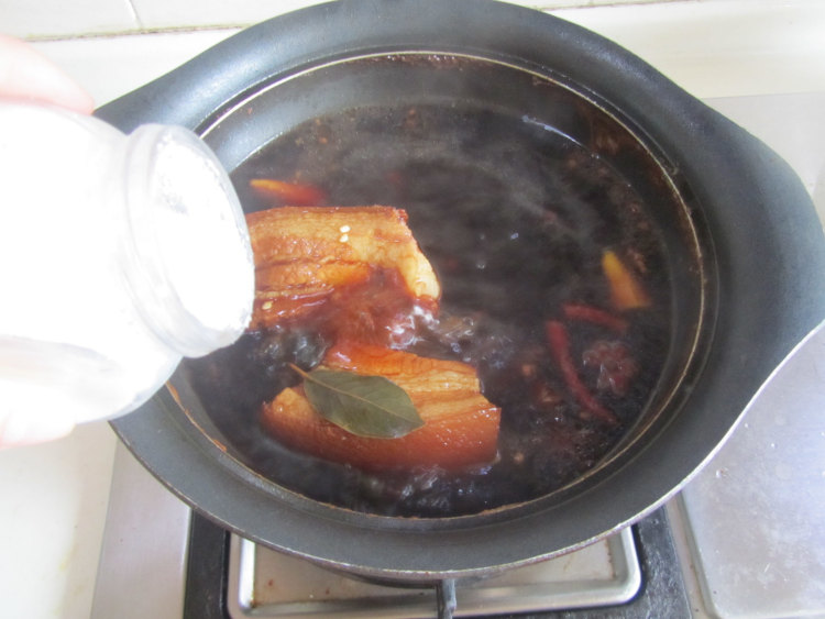 青椒素鸡炒回锅肉步骤3