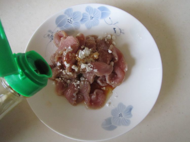 西葫芦炒鸭脯肉步骤2