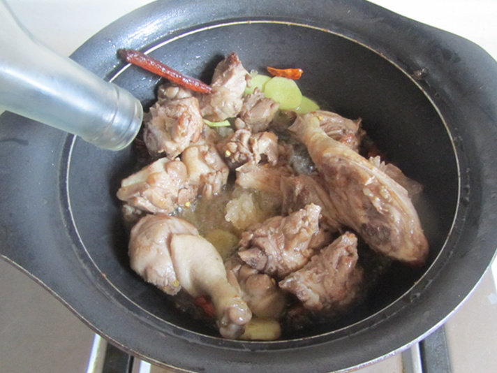 土黄瓜烧鸭腿步骤5