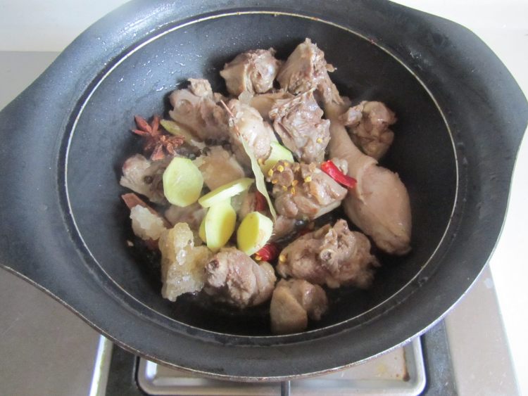 土黄瓜烧鸭腿步骤4