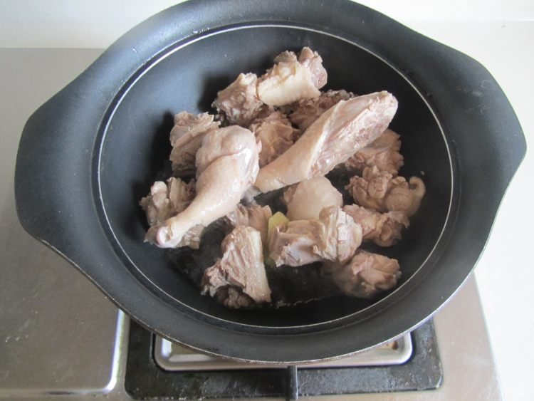 土黄瓜烧鸭腿步骤3