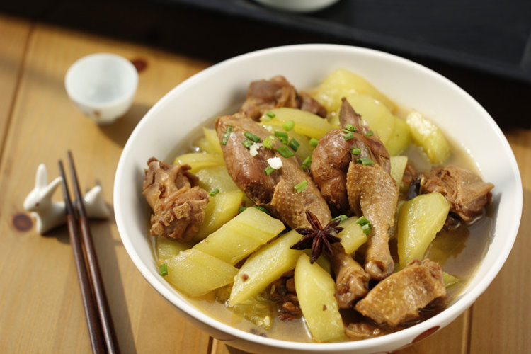 土黄瓜烧鸭腿步骤10