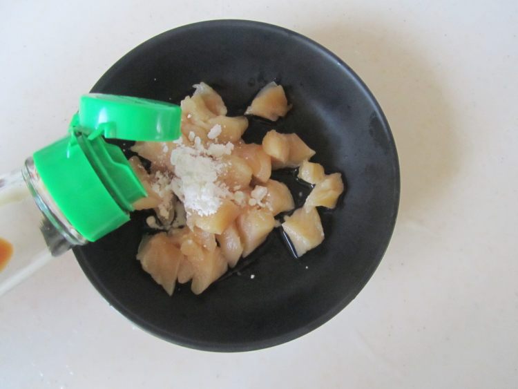 豌豆南瓜炒鸡丁步骤2
