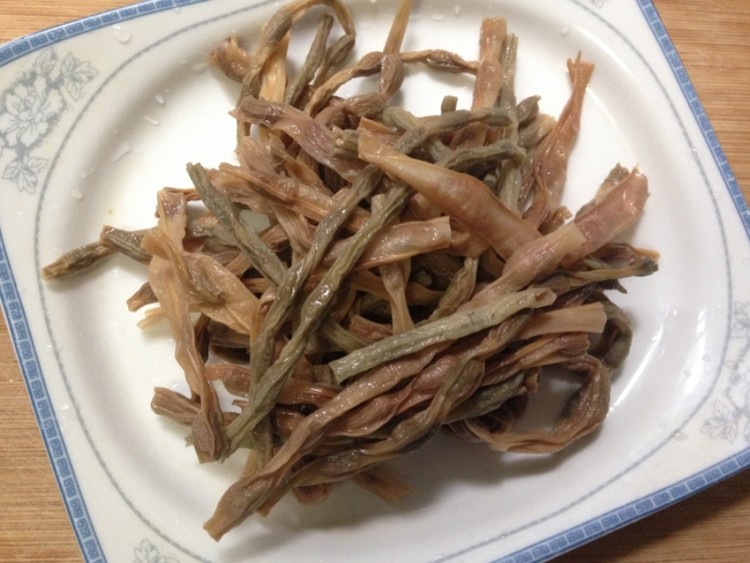 豇豆烧红烧肉步骤2