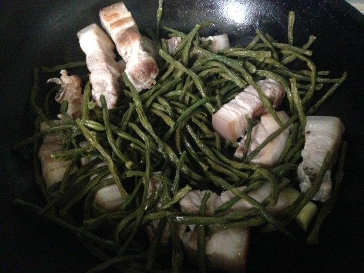 豇豆烧红烧肉步骤5