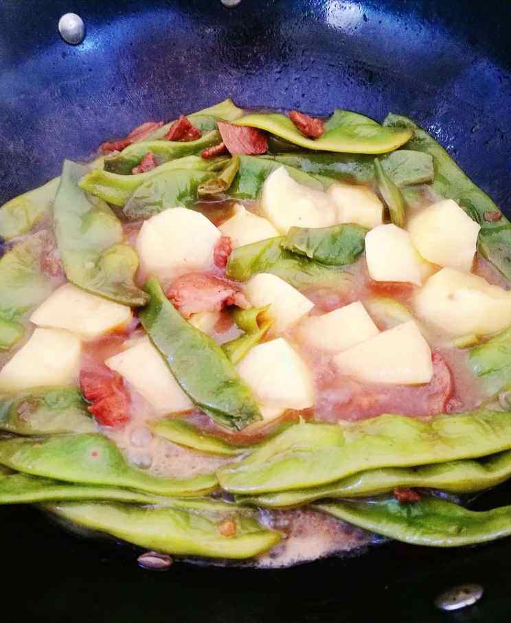 油豆角炖土豆步骤7