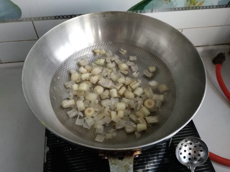 春笋炒蚕豆步骤3