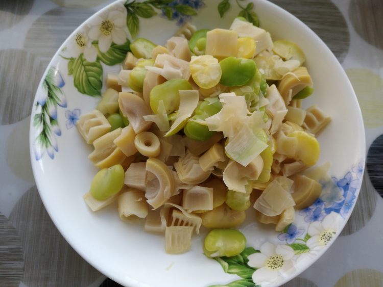 春笋炒蚕豆步骤5