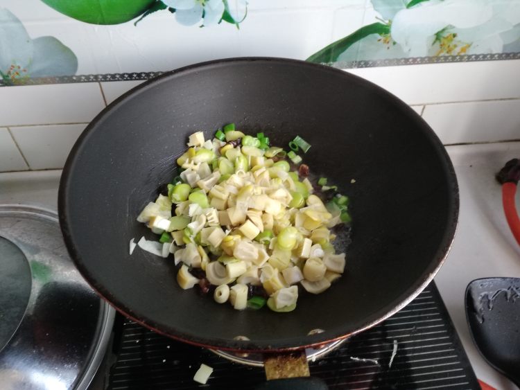 春笋炒蚕豆步骤10