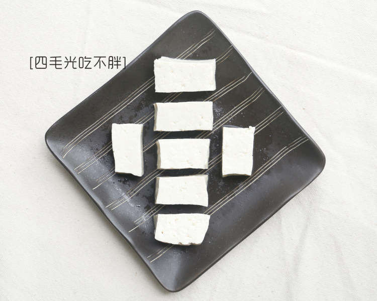 小黄甲鱼焖豆腐步骤2